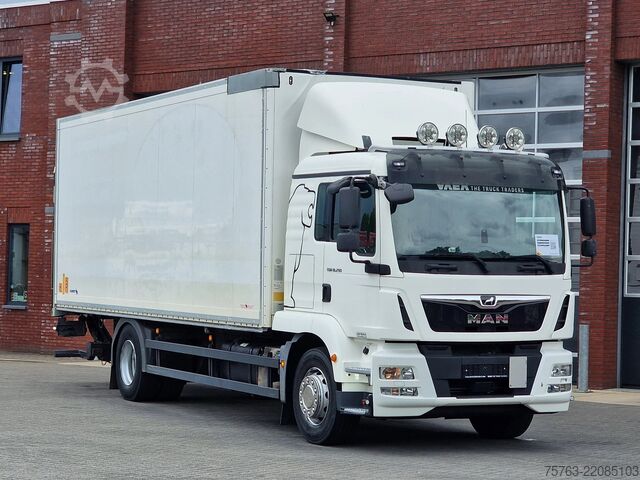 Koffer MAN TGM 18.290 Schmitz box with sidedoors - Zepro l...