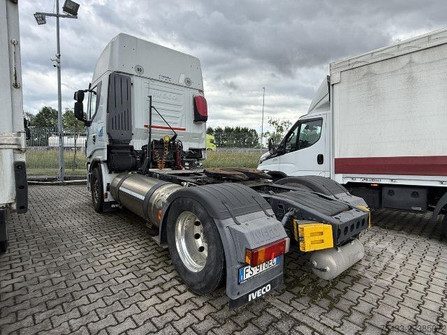 Standard nyergesvontató IVECO STRALIS AS440S40T/P LNG