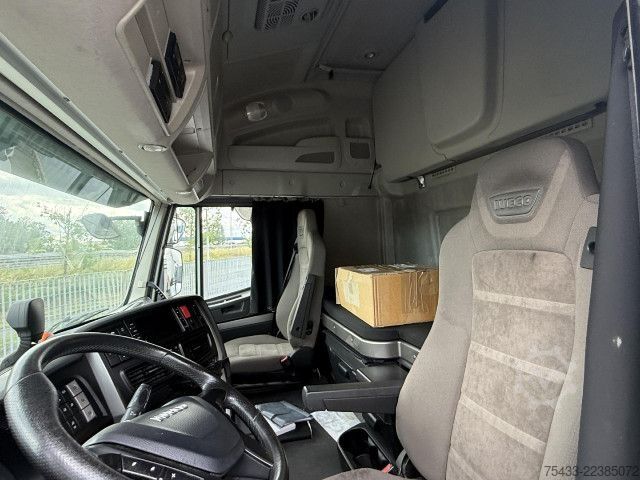 Standard nyergesvontató IVECO STRALIS AS440S40T/P LNG