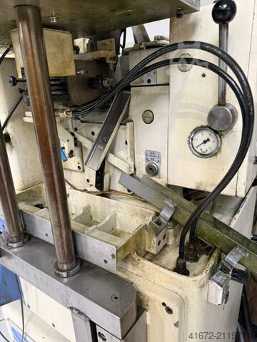 Machine à tailler les engrenages - horizontale STRAUSAK HS 30