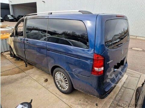 Karavan s visokim krovom Mercedes-Benz V 220 d BRANDSCHADEN !