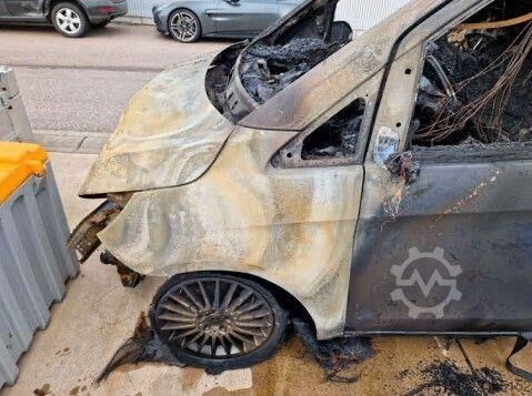 Karavan s visokim krovom Mercedes-Benz V 220 d BRANDSCHADEN !