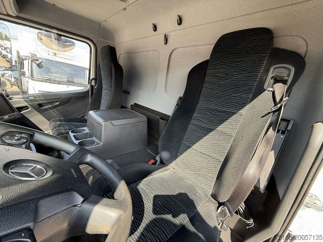 Flokkbíll MERCEDES-BENZ ATEGO 818 L Koffer 5,25 m LBW 1,5 T*NL 2,4 T