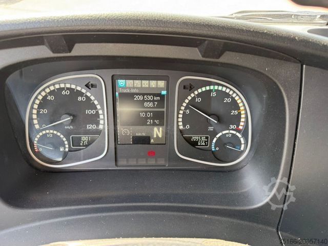 Flokkbíll MERCEDES-BENZ ATEGO 818 L Koffer 5,25 m LBW 1,5 T*NL 2,4 T