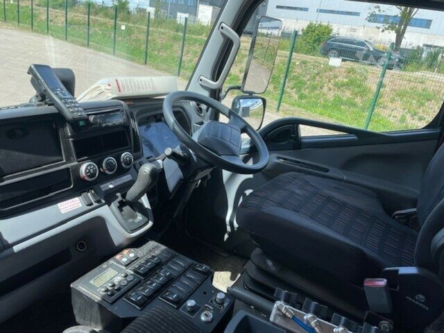 Kombijevsko vozilo Mitsubishi Fuso Canter 7,5t Brock SL 140/2