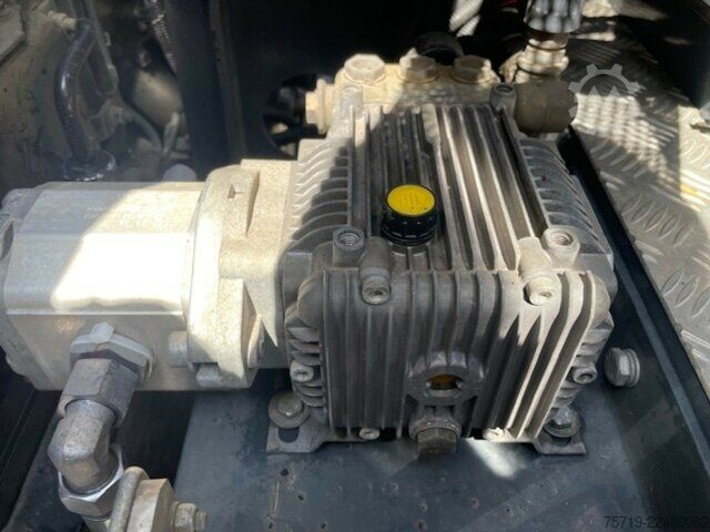 Kombijevsko vozilo Mitsubishi Fuso Canter 7,5t Brock SL 140/2