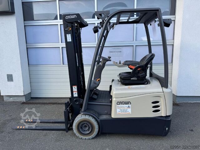 รถยกไฟฟ้า 3 ล้อ Crown SCT6220 - 1.6 TF3275
