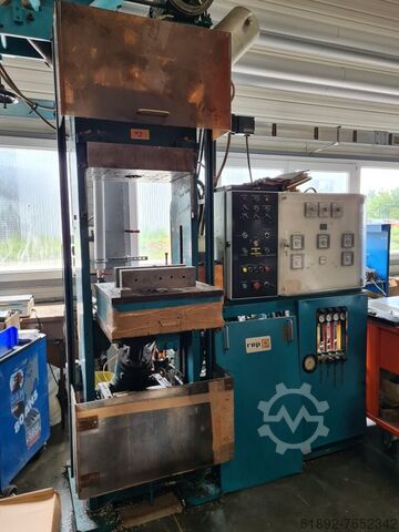 Vertical injection moulding 200 T REP 