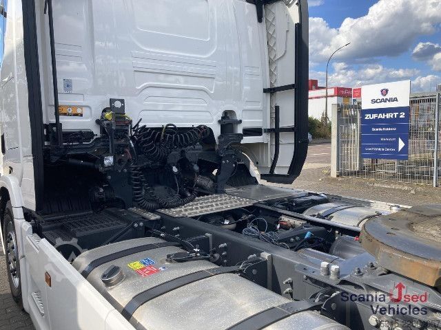 Стандартний тягач Scania R 460 NA - SUPER - HIGHLINE - 2x TANKs - ACC