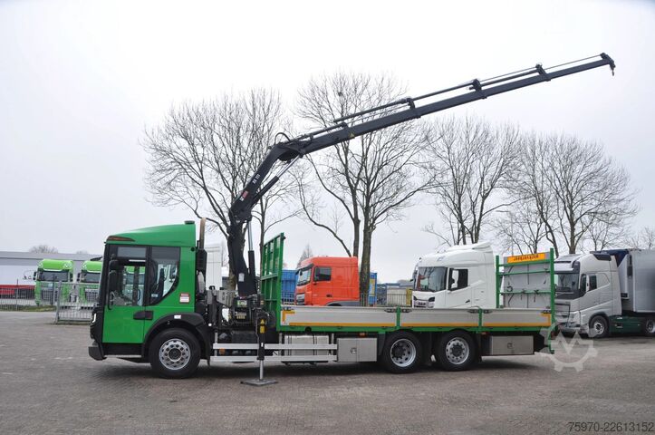 Vrachtwagen met kraan Renault D 320 6X2 HIAB 111 + REMOTE / RETARDER 161.692km