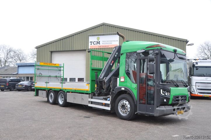 Vrachtwagen met kraan Renault D 320 6X2 HIAB 111 + REMOTE / RETARDER 161.692km