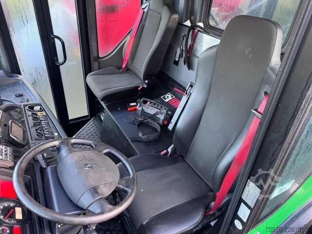 起重卡车 Renault D 320 6X2 HIAB 111 + REMOTE / RETARDER 161.692km