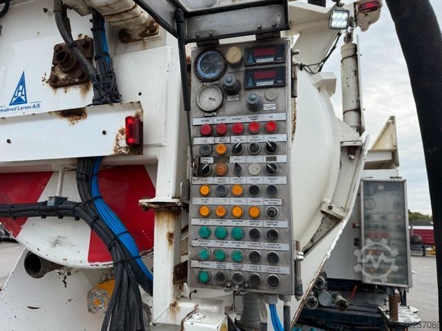 Цистерна камион за вакуум SCANIA P380 LB 6x24 Hvidtved Larsen FlexLine 310