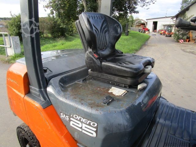 Diesel gaffeltrucker Toyota FDF25 - 2,5 Ton. - Triplex-Freihub 4,70m