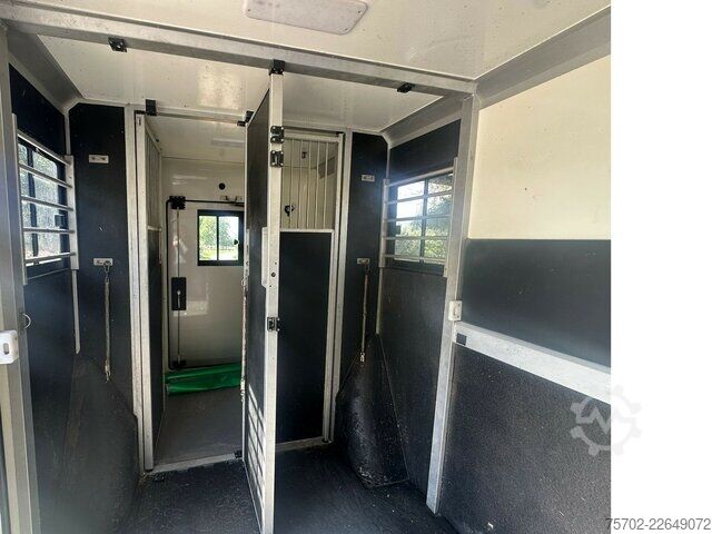 Xe tải nhẹ Mercedes-Benz Sprinter 319 STX 1-2 Pferde Hengsttrennung