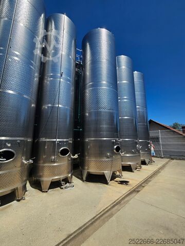 Depósitos inoxidables de 36.000 y 20.000 litros Skrlj  inox tankovi Inox tankovi vinifikatori sa hladjenjem