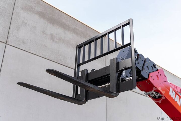รถตักแบบแขนยืดได้ Manitou MT 1840