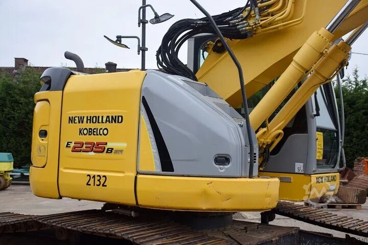 Bager gusjeničar New Holland Kobelco E235B SR-LCT