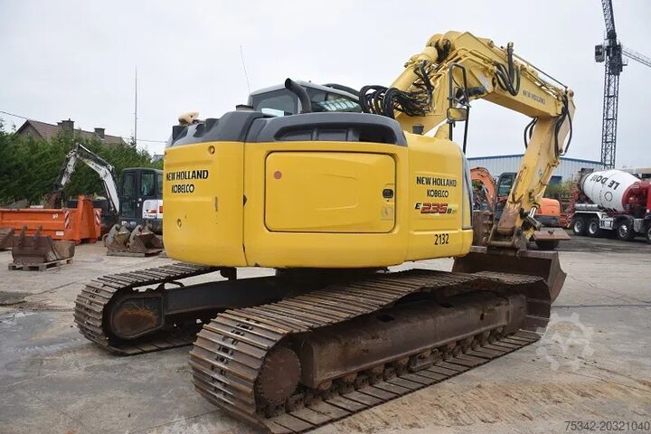 Bager gusjeničar New Holland Kobelco E235B SR-LCT