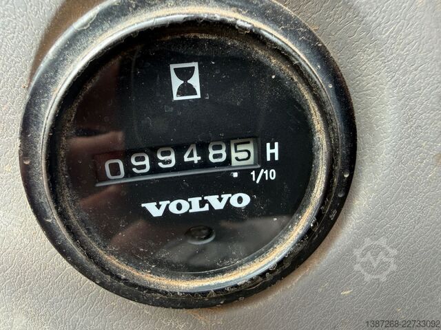 รถขุดตีนตะขาบ VOLVO ECR235DL / OilQuick OQ / Deutsche Maschine