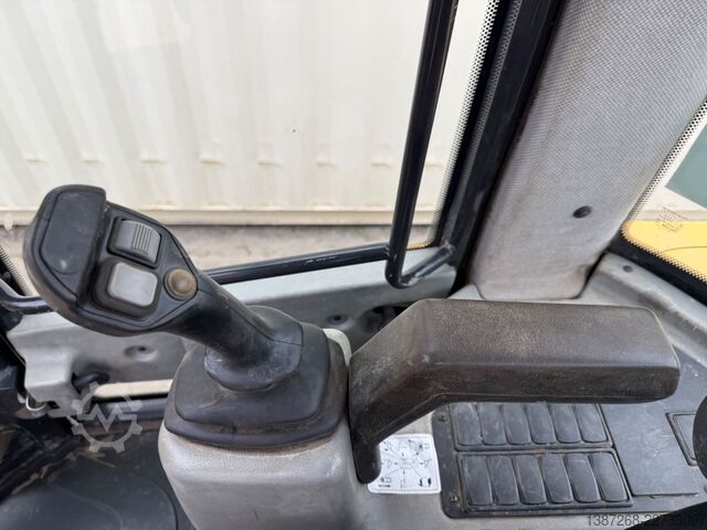 รถตักล้อยาง YANMAR V70S Schwenklader / 2017 BJ / Schaufel + Gabel