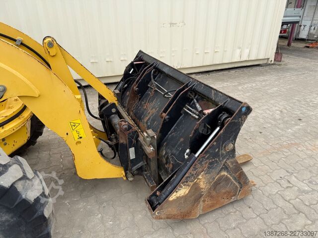 รถตักล้อยาง YANMAR V70S Schwenklader / 2017 BJ / Schaufel + Gabel