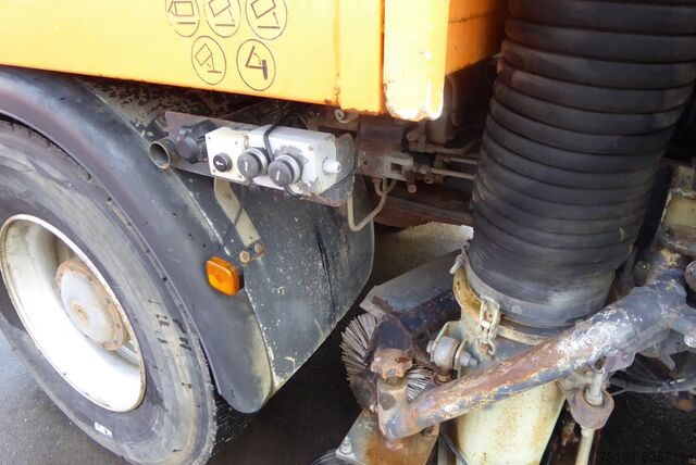 Road maintenance Mercedes-Benz 1820 K