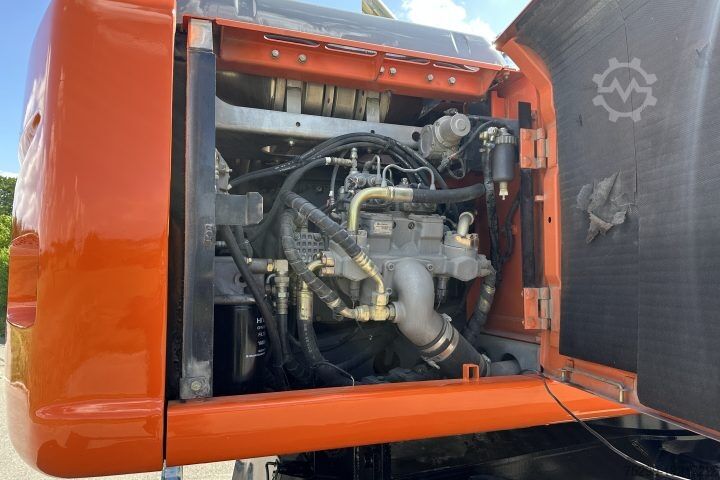 Tela-alustainen kaivinkone Hitachi ZX210W Lehnhoff Schnellwechsler / Swiss-Vehicle