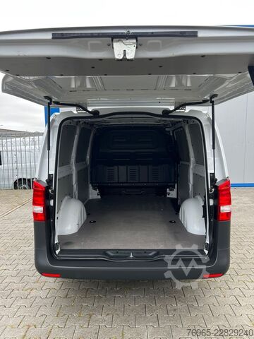 Furgoneta MERCEDES-BENZ Vito 116 LANG 6G KLIMA NAVI KAMERA 3-SITZE EURO6