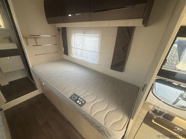 Gjysmë e integruar kamping-makinë CHALLENGER Mageo 357 Ford Premium Alarm, SAT/TV, Markise