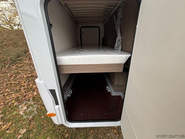 Kamper me ndarje të sipërme (alcove) CARADO pro A 361 6 Schlafplätze, 90l Dieseltank