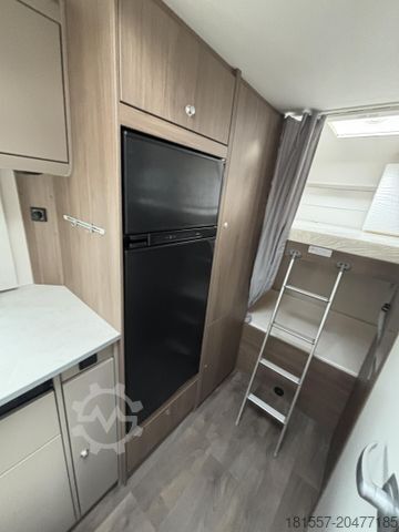 Kamper me ndarje të sipërme (alcove) CARADO pro A 361 6 Schlafplätze, 90l Dieseltank