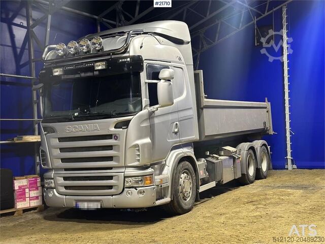 Damperli kamyon Scania R560 brøyterigget krokbil m / 20 T krok og kasse.