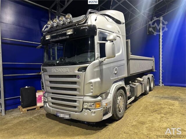 Damperli kamyon Scania R560 brøyterigget krokbil m / 20 T krok og kasse.