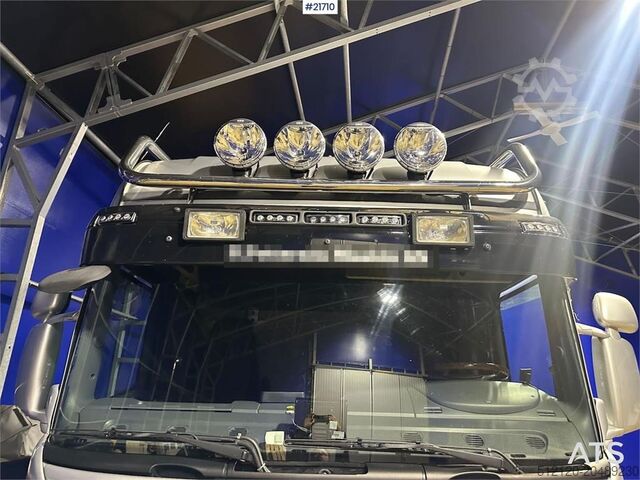 Damperli kamyon Scania R560 brøyterigget krokbil m / 20 T krok og kasse.