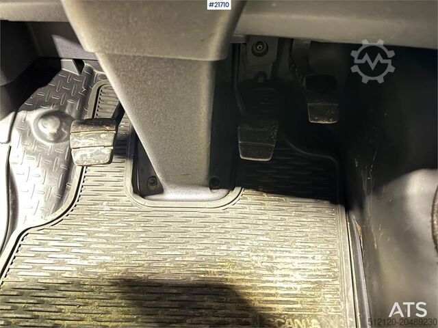 Damperli kamyon Scania R560 brøyterigget krokbil m / 20 T krok og kasse.