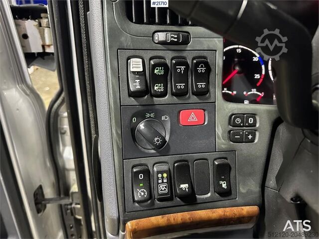 Damperli kamyon Scania R560 brøyterigget krokbil m / 20 T krok og kasse.