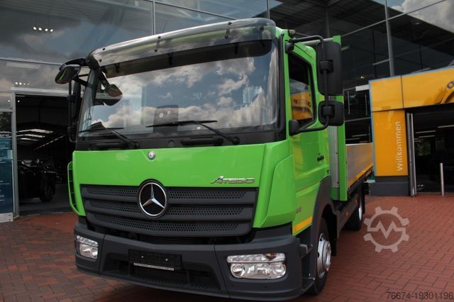 Ladbil med lad MERCEDES-BENZ Atego  Pritsche 921