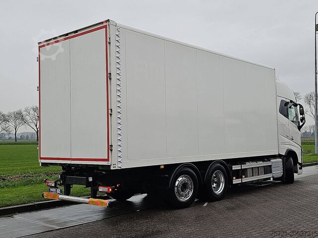 Maleta VOLVO FH 16.750 6X2*4 4 SEATS 154TKM