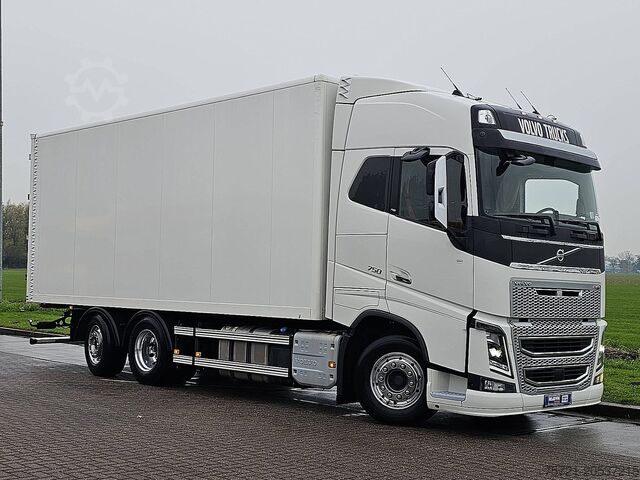 Maleta VOLVO FH 16.750 6X2*4 4 SEATS 154TKM