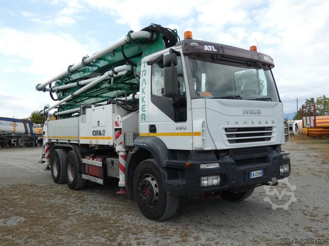 Xe bơm bê tông Iveco TRAKKER 380