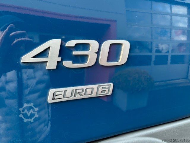 Roll-off tipper truck VOLVO FM430-6X2/4-KRAN+ABROLLER/KFZ BRIEF/TOP