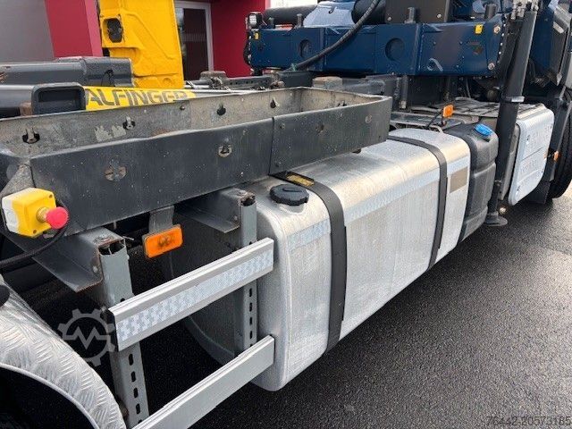 Roll-off tipper truck VOLVO FM430-6X2/4-KRAN+ABROLLER/KFZ BRIEF/TOP