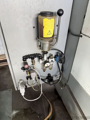 Fresadora universal Deckel Maho DMU 50M