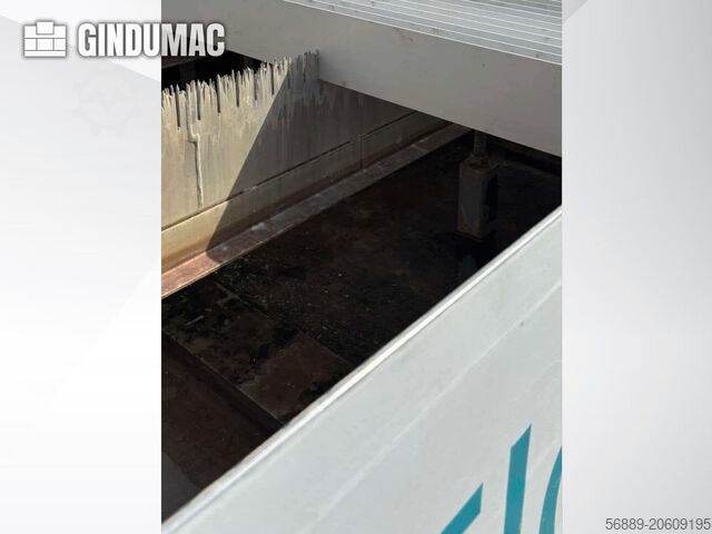 Máquina de corte por chorro de agua Flow MACH 3 3020B