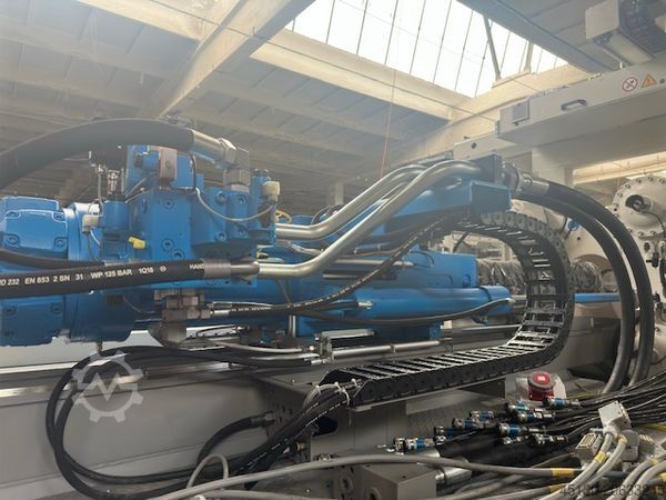 射出成形機 KraussMaffei KM 400-3000 GX Blue Power mit dem Robot