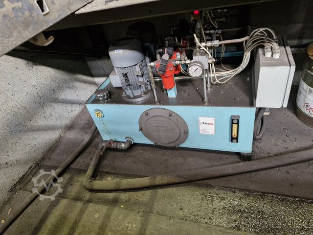 Gantry milling machine with movable column SKODA W-250H CNC