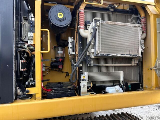 Escavadora de rastos Caterpillar 323 FL