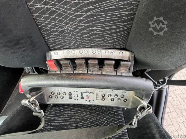 Kamyon üzerine monteli vinç MERCEDES-BENZ Antos 2542 6x2 Pritsche Heckkran Hiab XS 177 Fun