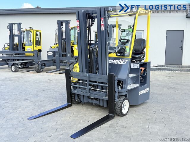 čtyřcestný vysokozdvižný vozík Combilift CB2500 GAS TRIPLEX 4900 FORK POSITIONER